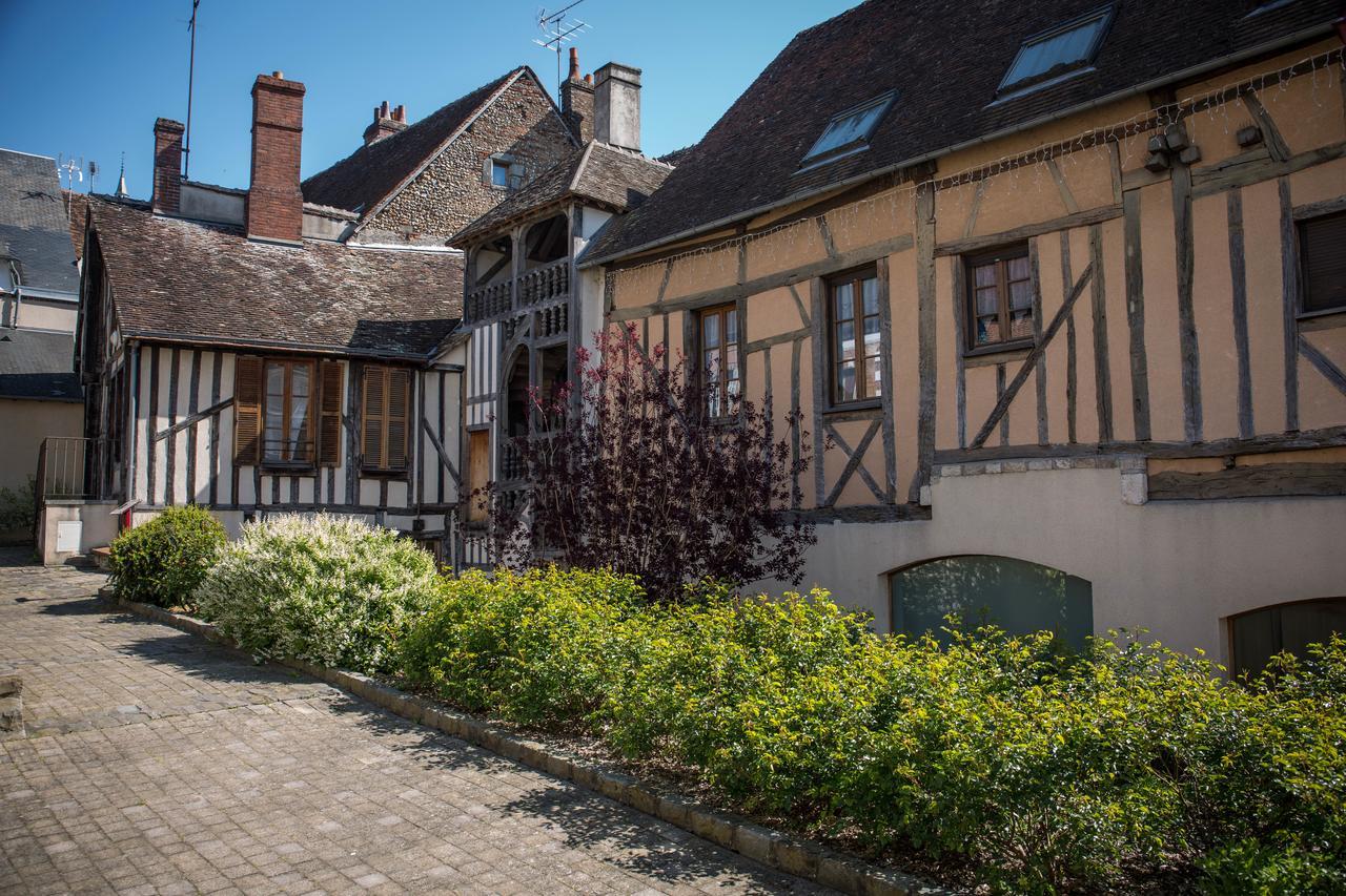 Hotel Le Sauvage Château-Renard Exterior foto