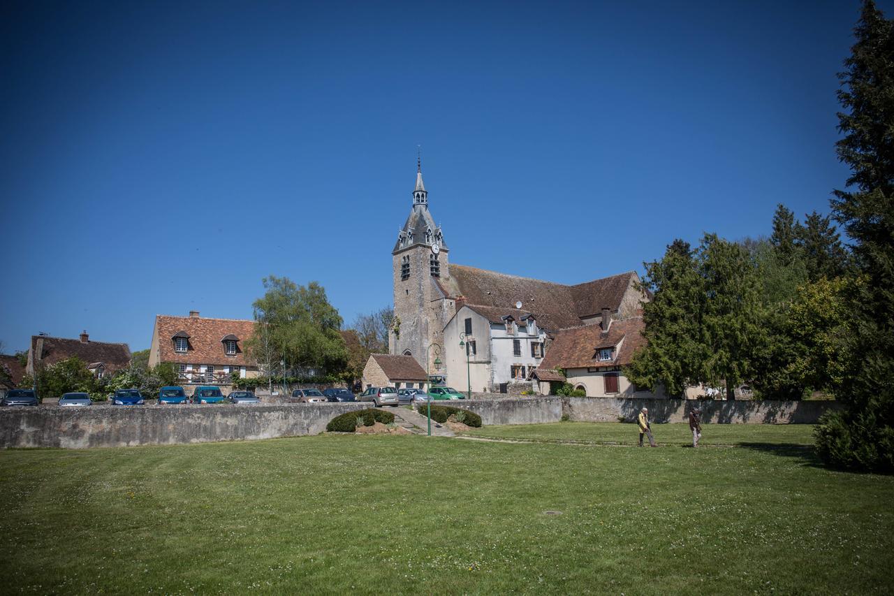 Hotel Le Sauvage Château-Renard Exterior foto