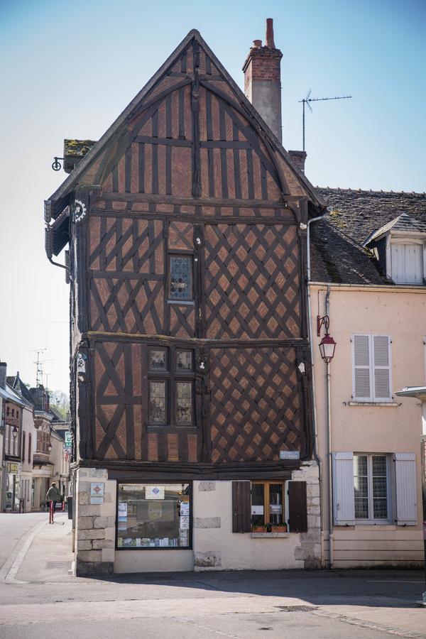 Hotel Le Sauvage Château-Renard Exterior foto