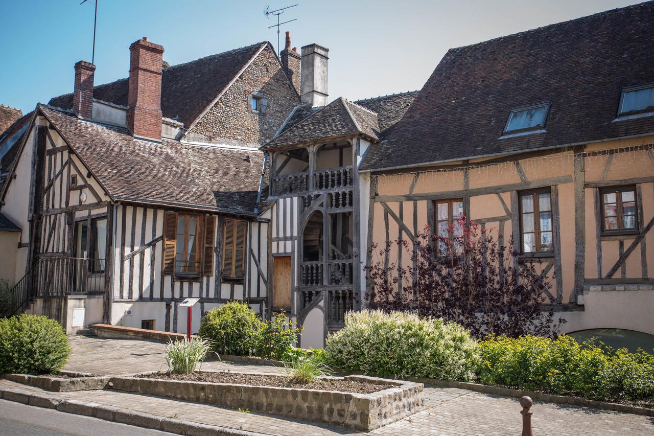 Hotel Le Sauvage Château-Renard Exterior foto