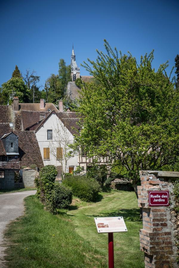 Hotel Le Sauvage Château-Renard Exterior foto